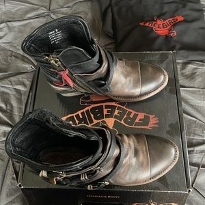 Freebird Crue boots size 9
